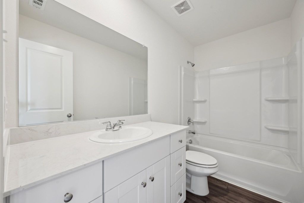 Image 7 of property listing at 5328 Cottage Landing Drive, Summerville, SC 29485