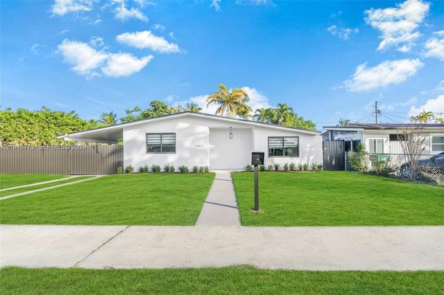 19831 Gulfstream Rd, Cutler Bay, FL 33157