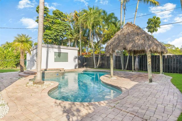 19831 Gulfstream Rd, Cutler Bay, FL 33157