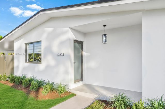 19831 Gulfstream Rd, Cutler Bay, FL 33157