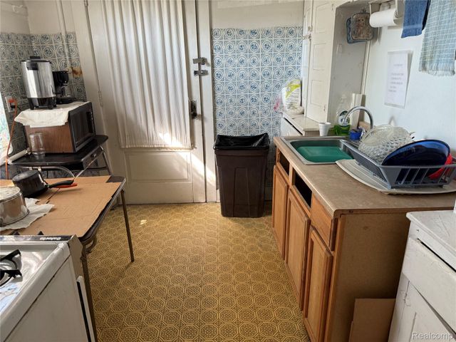 13509 Mackay Street, Detroit, MI 48212