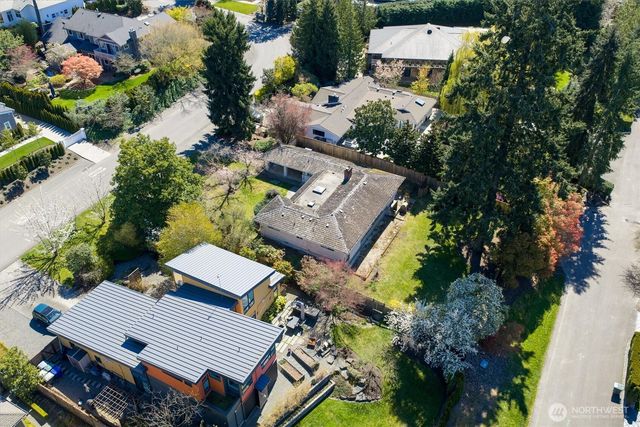 3015 Hunts Point Circle, Hunts Point, WA 98004