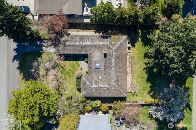 3015 Hunts Point Circle, Hunts Point, WA 98004