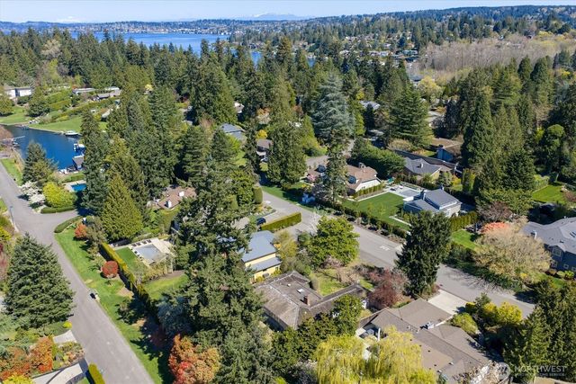 3015 Hunts Point Circle, Hunts Point, WA 98004