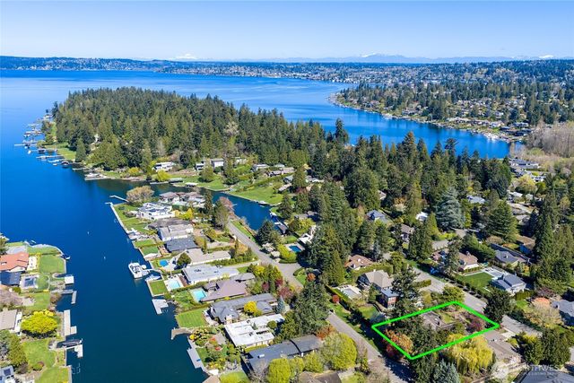 3015 Hunts Point Circle, Hunts Point, WA 98004