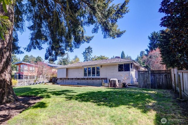 3015 Hunts Point Circle, Hunts Point, WA 98004