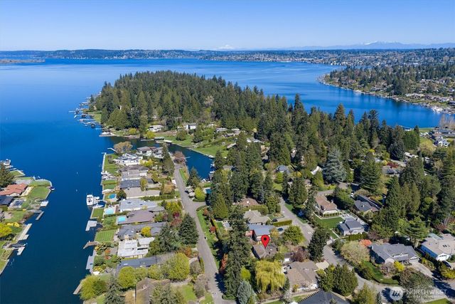 3015 Hunts Point Circle, Hunts Point, WA 98004