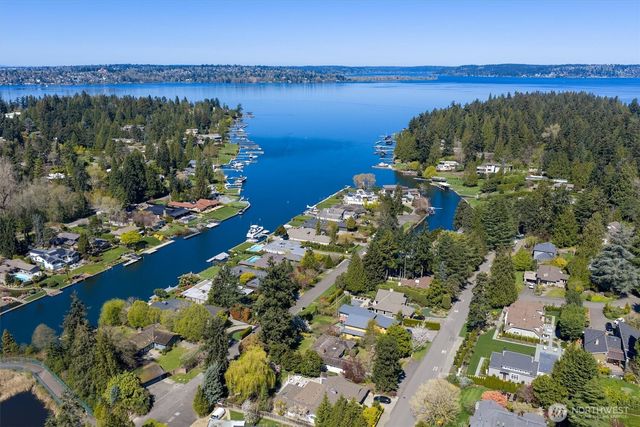 3015 Hunts Point Circle, Hunts Point, WA 98004