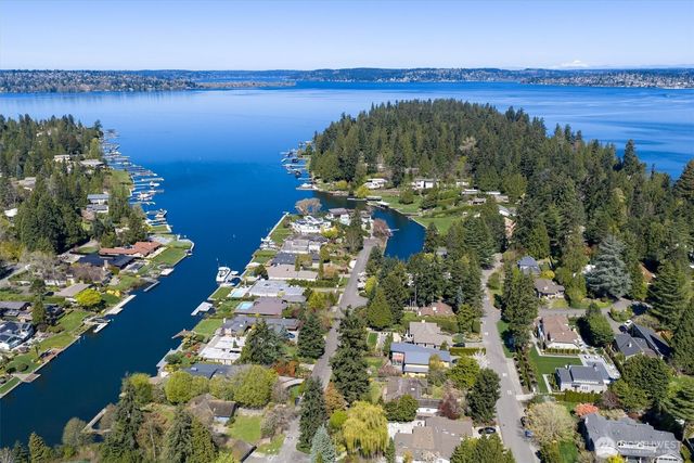 3015 Hunts Point Circle, Hunts Point, WA 98004