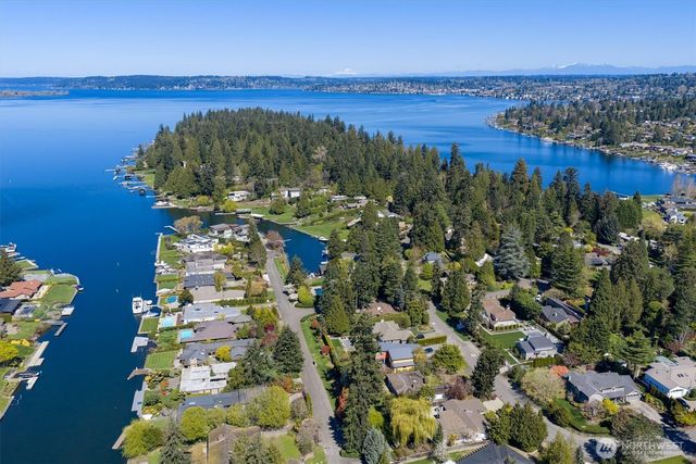 3015 Hunts Point Circle, Hunts Point, WA 98004