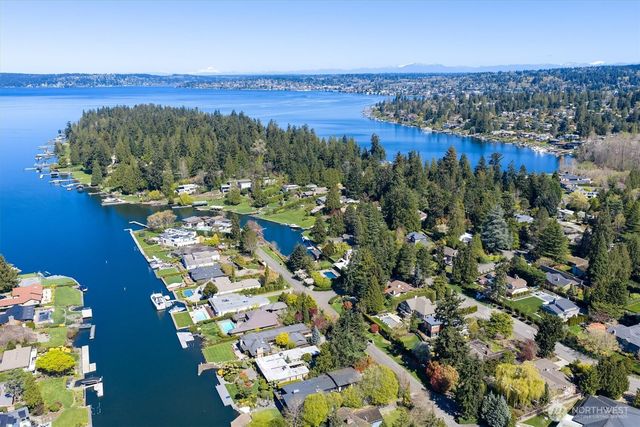 3015 Hunts Point Circle, Hunts Point, WA 98004
