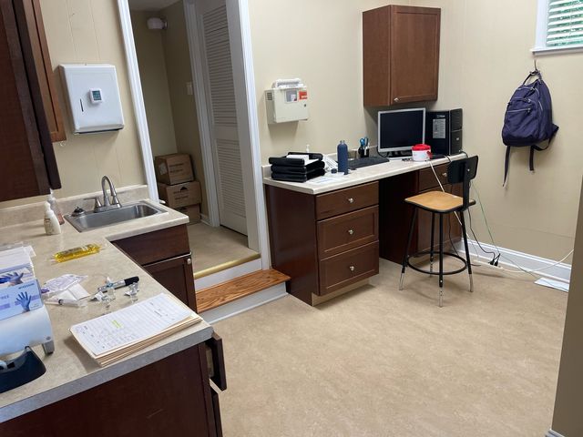 721 E Roosevelt Road, Wheaton, IL 60187