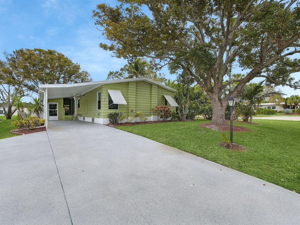 8201 Cinnamon Lane, Port St. Lucie, FL 34952