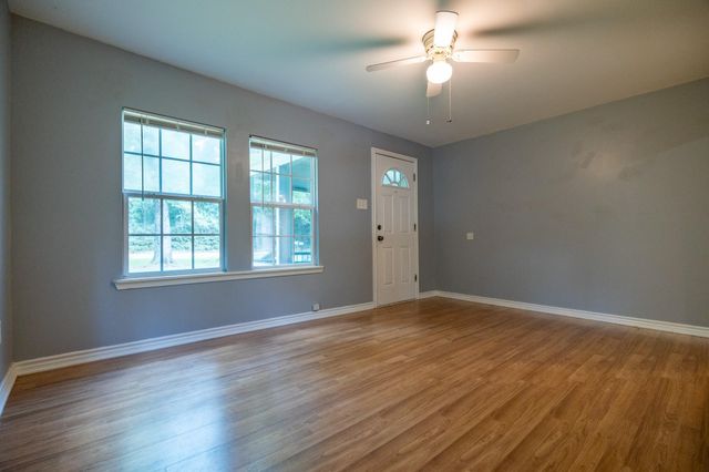 221 Bowen Loop, Cleveland, TX 77328
