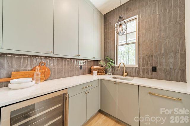 1052 Ventosa Drive, Denver, NC 28037