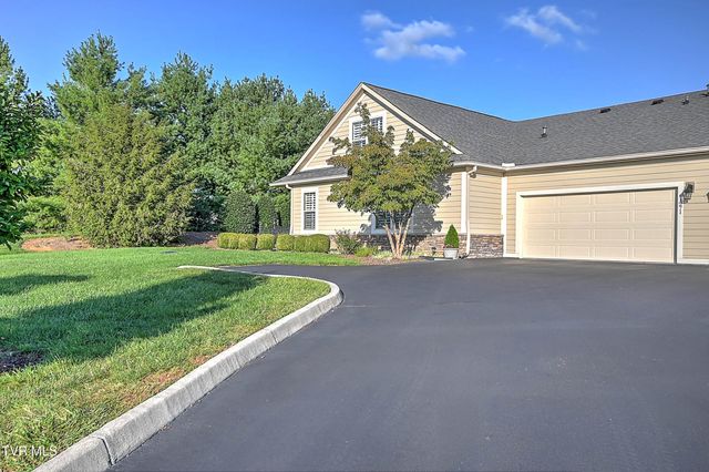 1271 Hatterdale Farm Road, Blountville, TN 37617