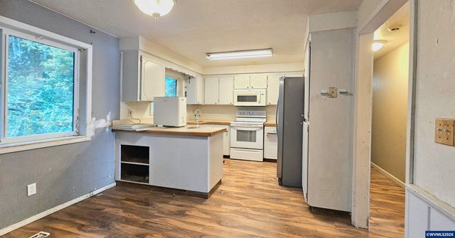 4721 Serra Ct NE, Salem, OR 97305