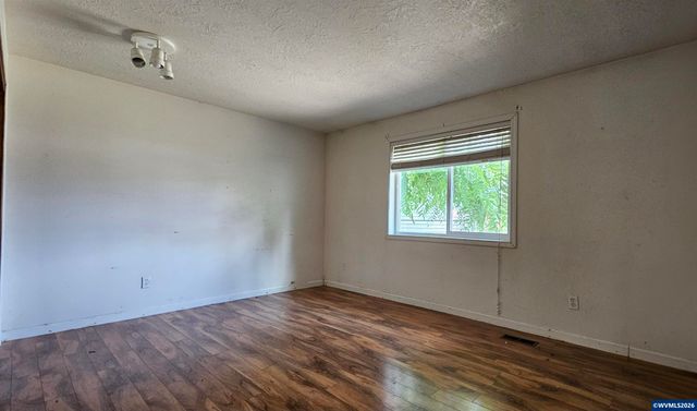 4721 Serra Ct NE, Salem, OR 97305
