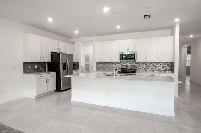 560 Veridian Circle NW, Palm Bay, FL 32907