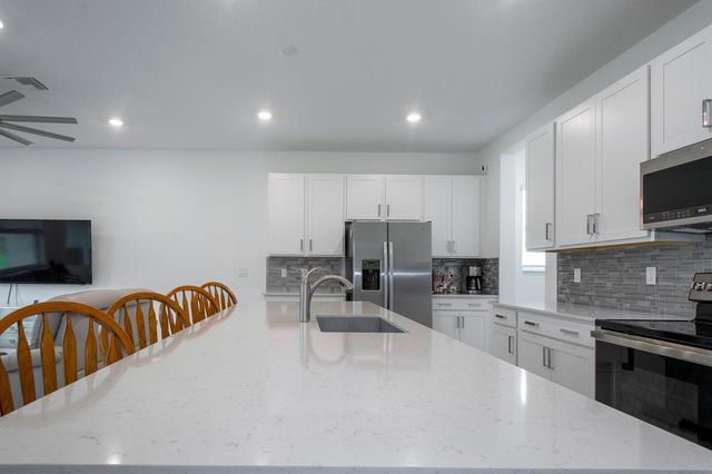 560 Veridian Circle NW, Palm Bay, FL 32907
