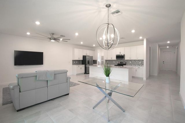 560 Veridian Circle NW, Palm Bay, FL 32907