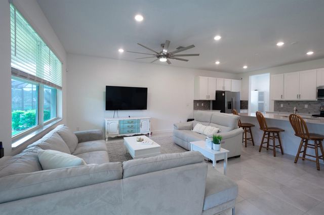 560 Veridian Circle NW, Palm Bay, FL 32907