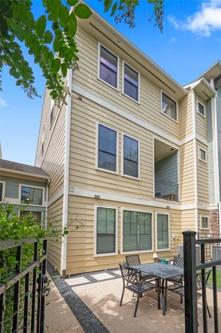 1114 W 25th Street, Houston, TX 77008