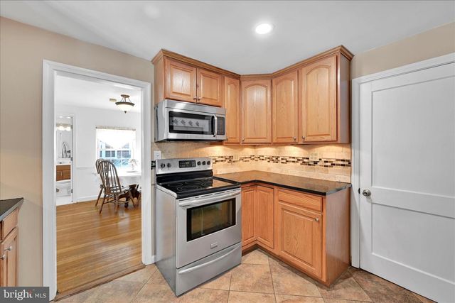 173 RAMBLING WAY, Springfield, PA 19064