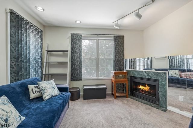 240 Cambridge Ct, Clifton City, NJ 07014