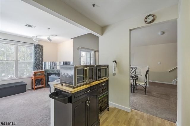 240 Cambridge Ct, Clifton City, NJ 07014