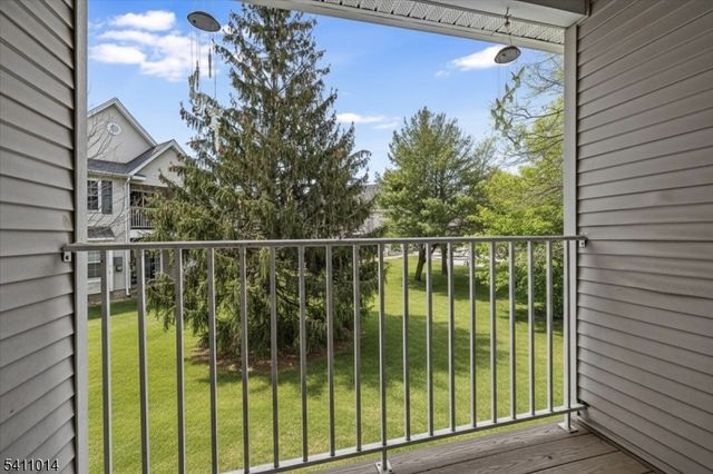 240 Cambridge Ct, Clifton City, NJ 07014