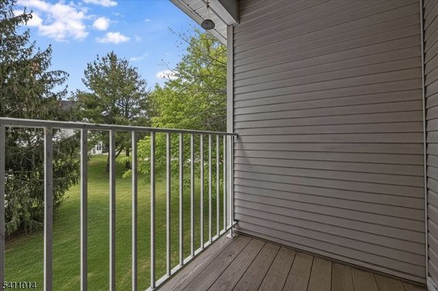 240 Cambridge Ct, Clifton City, NJ 07014