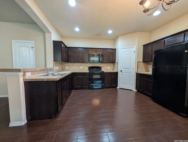 1028 BROWN ROCK DR, New Braunfels, TX 78130