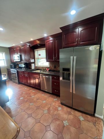 158 Lincoln Avenue, Rockville Centre, NY 11570