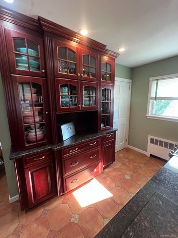 158 Lincoln Avenue, Rockville Centre, NY 11570