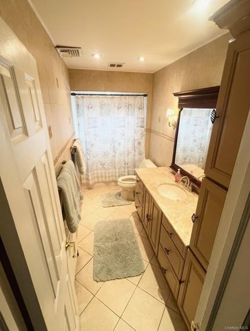 158 Lincoln Avenue, Rockville Centre, NY 11570