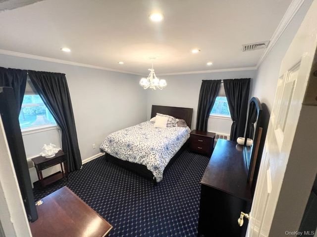 158 Lincoln Avenue, Rockville Centre, NY 11570