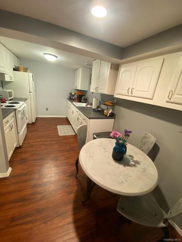 158 Lincoln Avenue, Rockville Centre, NY 11570