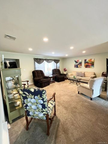 158 Lincoln Avenue, Rockville Centre, NY 11570