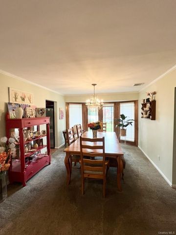 158 Lincoln Avenue, Rockville Centre, NY 11570