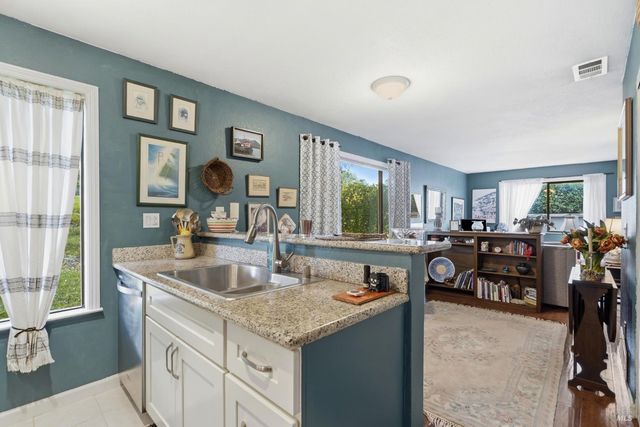 32 Dockside Cir, San Rafael, CA 94903