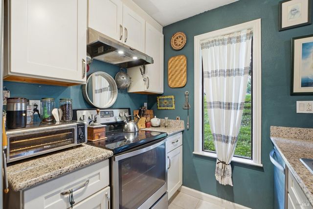 32 Dockside Cir, San Rafael, CA 94903