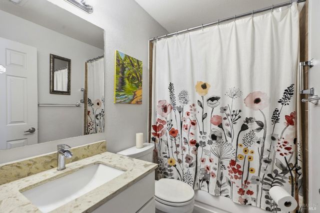 32 Dockside Cir, San Rafael, CA 94903