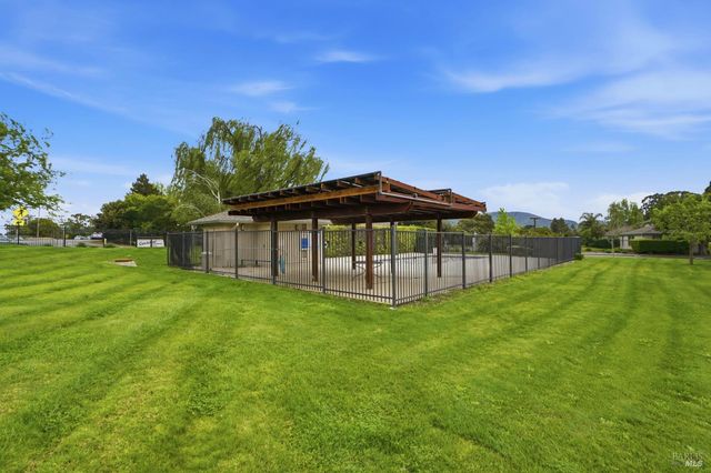 32 Dockside Cir, San Rafael, CA 94903