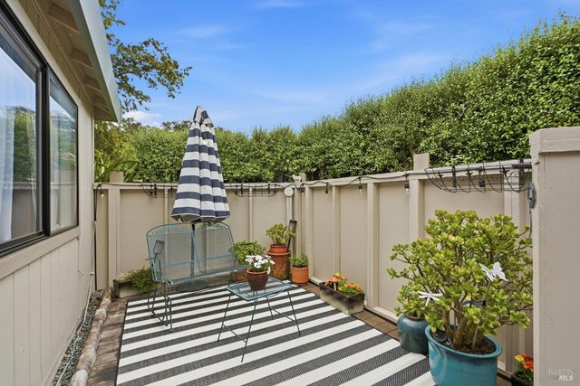 32 Dockside Cir, San Rafael, CA 94903