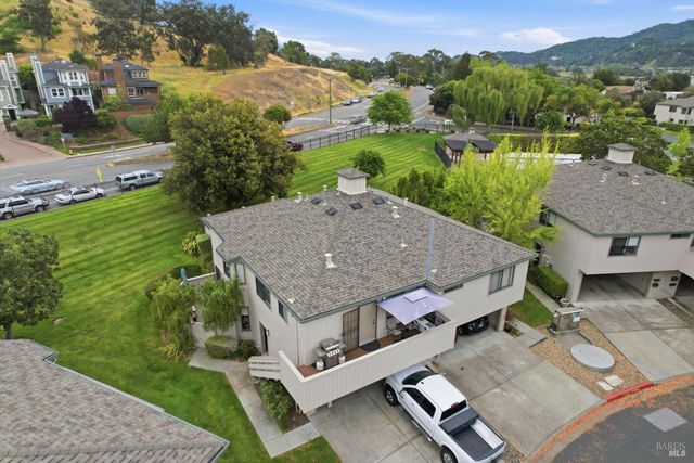 32 Dockside Cir, San Rafael, CA 94903