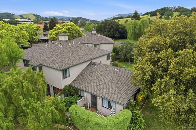 32 Dockside Cir, San Rafael, CA 94903