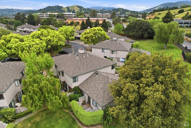 32 Dockside Cir, San Rafael, CA 94903