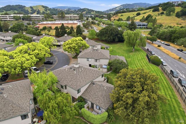 32 Dockside Cir, San Rafael, CA 94903