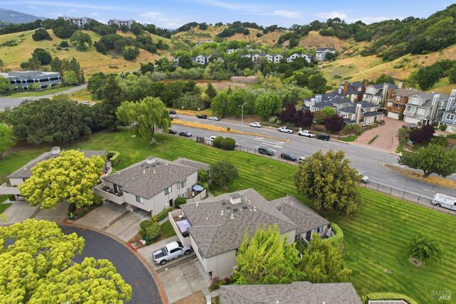 32 Dockside Cir, San Rafael, CA 94903